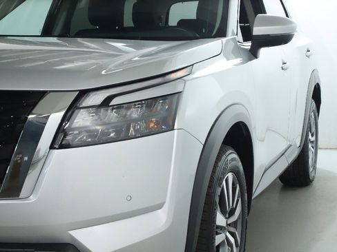 Certified 2025 Nissan Pathfinder SL image 5