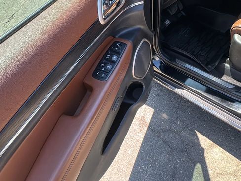 Used 2017 Jeep Grand Cherokee Summit w/ Skid Plate Group AWD/4WD image 10