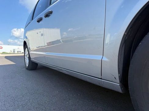 Used 2019 Dodge Grand Caravan SE FWD image 11