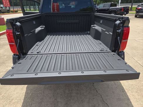 Certified 2026 Toyota Tacoma SR5 AWD/4WD image 33