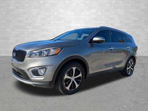 Used 2017 Kia Sorento EX image 5