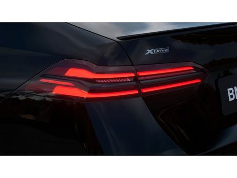 New 2026 BMW 550e xDrive image 8