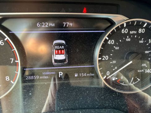 Used 2023 Nissan Rogue SV FWD image 2