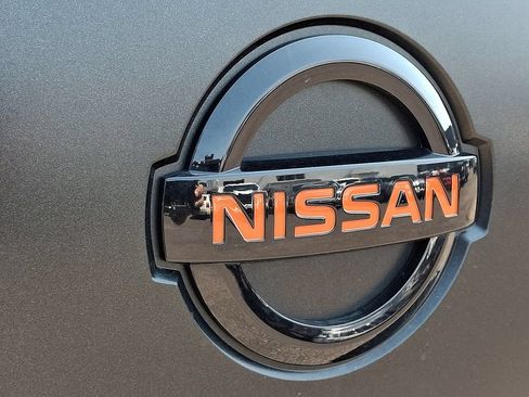 Used 2021 Nissan Titan PRO-4X w/ Pro-4x Convenience Package AWD/4WD image 9