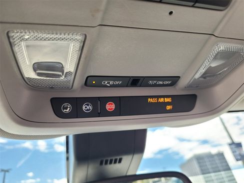 Used 2018 Chevrolet Equinox Premier image 36