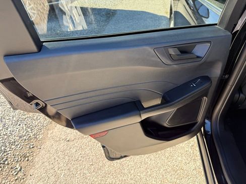 Used 2022 Ford Escape SE w/ Cold Weather Package image 38