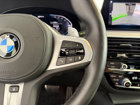 Used 2020 BMW 530e xDrive w/ M Sport Package AWD/4WD image 16
