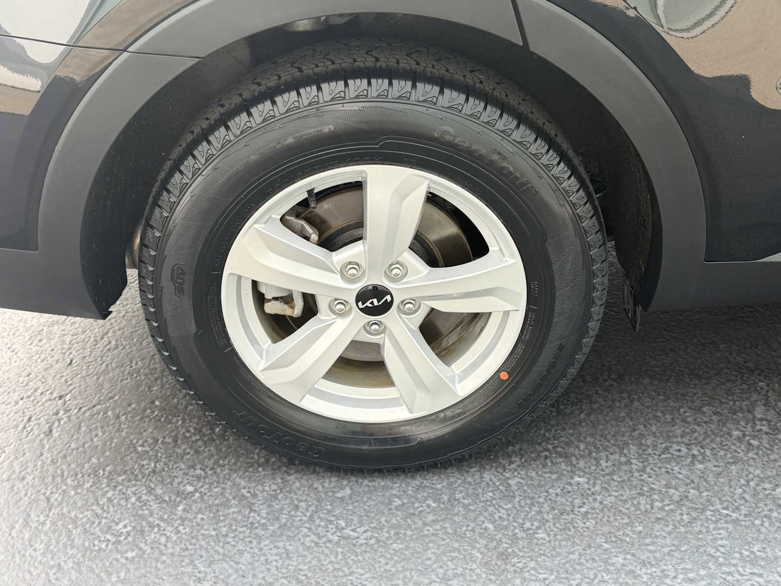Used 2025 Kia Sorento LX FWD image 8