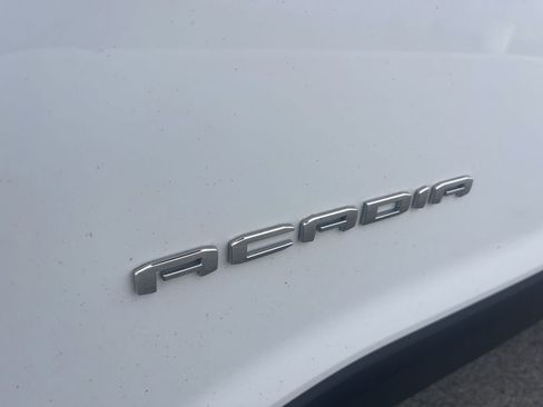 Used 2023 GMC Acadia SLE w/ Driver Convenience Package image 12