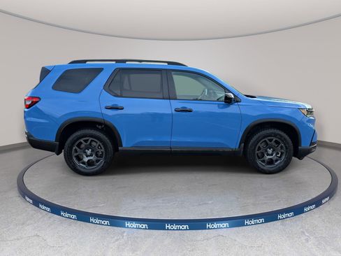 Used 2025 Honda Pilot TrailSport image 5