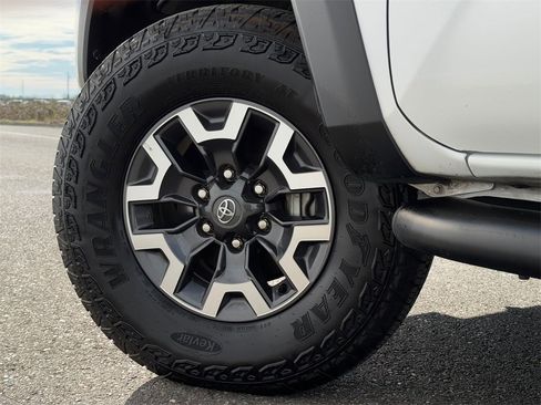 Certified 2023 Toyota Tacoma TRD Off-Road image 25