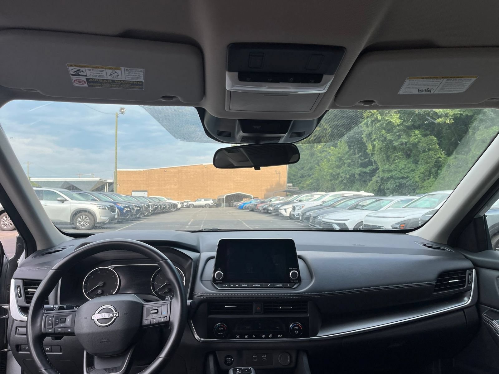 Used 2025 Nissan Rogue SV AWD/4WD image 38