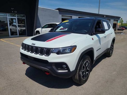 Used 2025 Jeep Compass Trailhawk AWD/4WD image 1