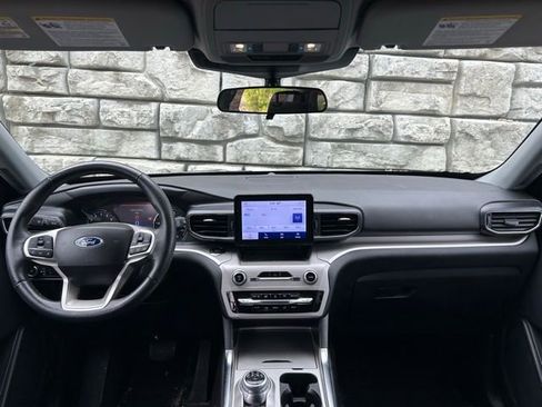Used 2023 Ford Explorer XLT w/ Equipment Group 202A AWD/4WD image 10