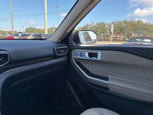 Used 2023 Ford Explorer Limited image 30