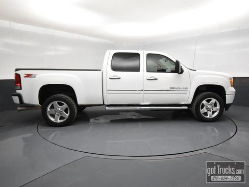 Used 2014 GMC Sierra 2500 Denali w/ Suspension Package, Off-Road image 49