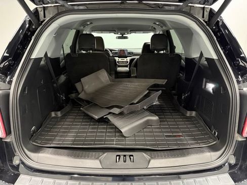 Used 2023 Ford Explorer XLT w/ Equipment Group 202A RWD image 31