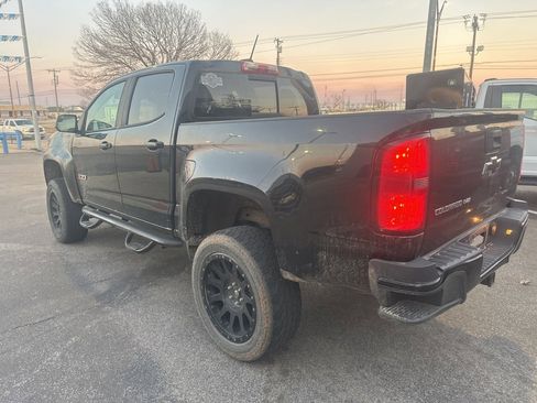 Used 2017 Chevrolet Colorado Z71 w/ Z71 Midnight Edition image 3