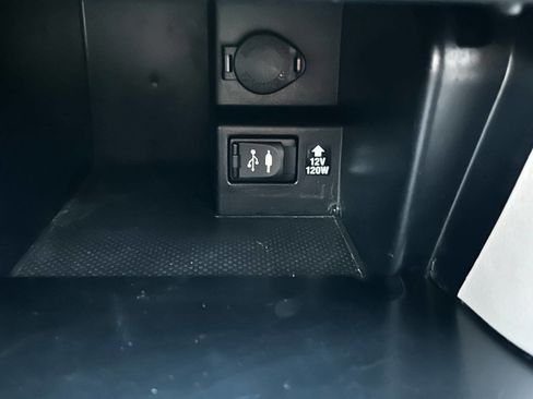 Used 2014 Toyota Camry LE image 22