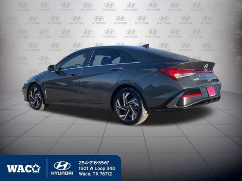 Used 2025 Hyundai Elantra SEL image 8