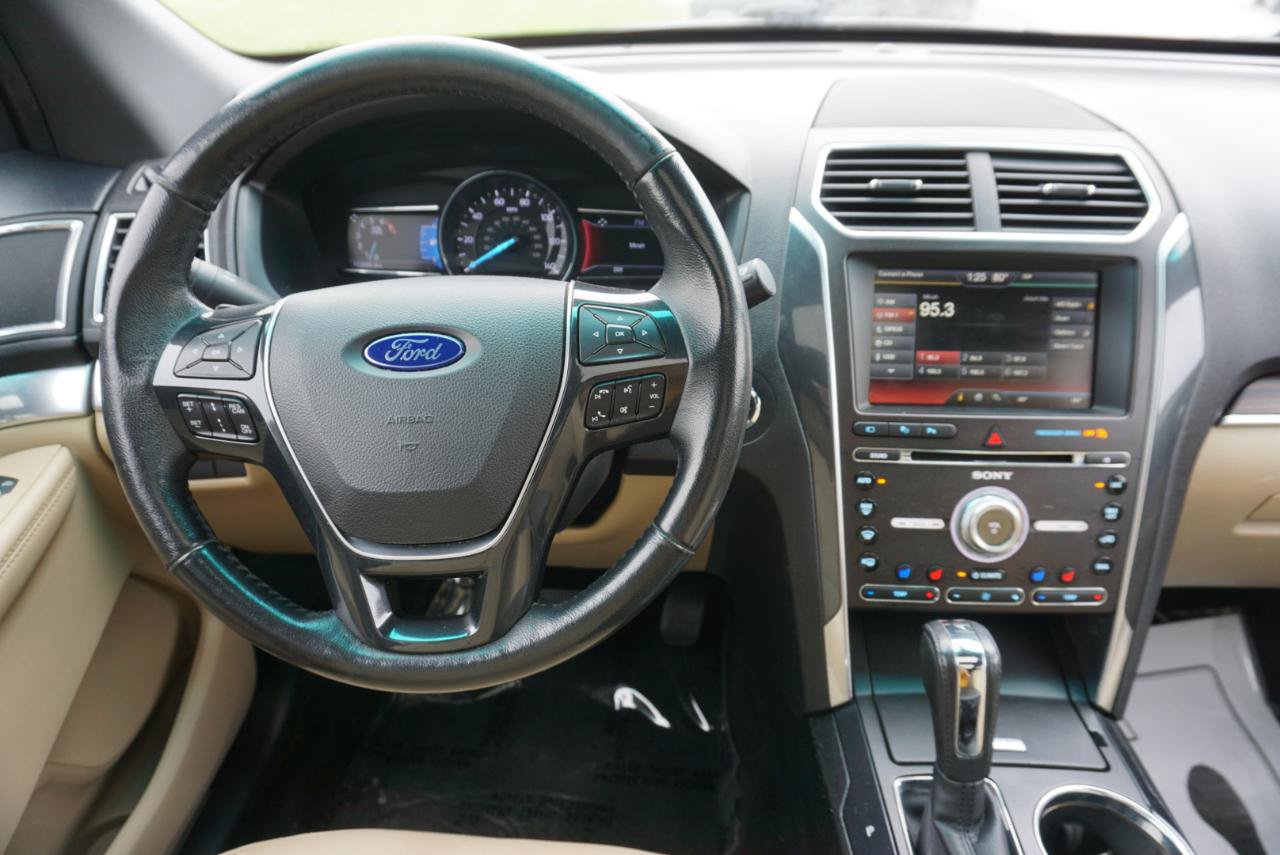 Used 2016 Ford Explorer Limited w/ Equipment Group 301A FWD image 9