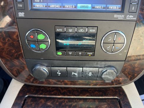 Used 2013 GMC Yukon XL Denali image 26