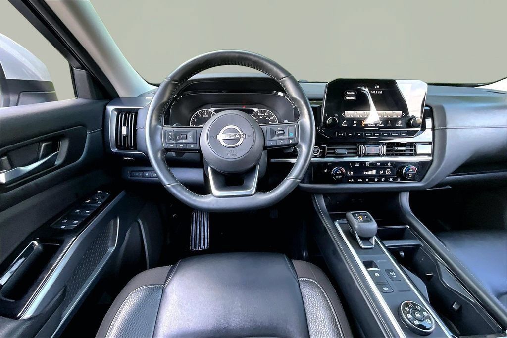 Used 2023 Nissan Pathfinder SL w/ Black Appearance Package AWD/4WD image 10