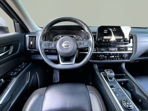 Used 2023 Nissan Pathfinder SL w/ Black Appearance Package AWD/4WD image 10