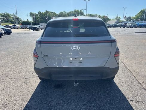 Used 2025 Hyundai Kona SEL FWD image 6