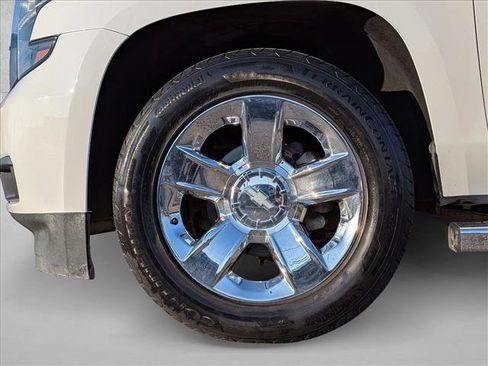 Used 2018 Chevrolet Suburban LT w/ LT Signature Package image 24