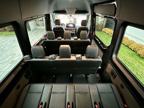 Used 2025 Mercedes-Benz Sprinter 2500 image 18