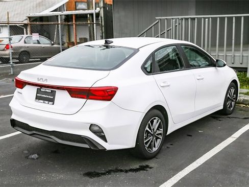 Used 2023 Kia Forte LXS w/ LXS Technology Package image 7