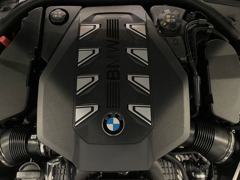 Certified 2024 BMW 760i xDrive w/ Premium Package 2 image 26