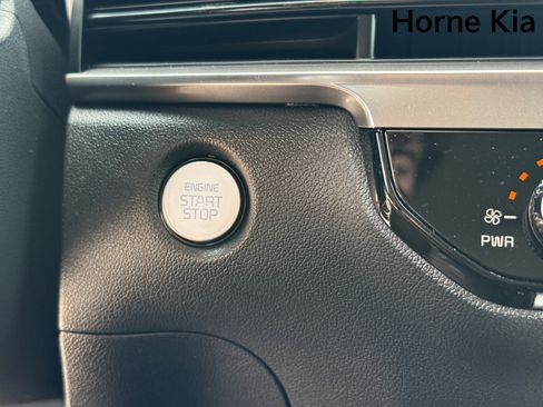 New 2025 Kia Sorento LX image 17