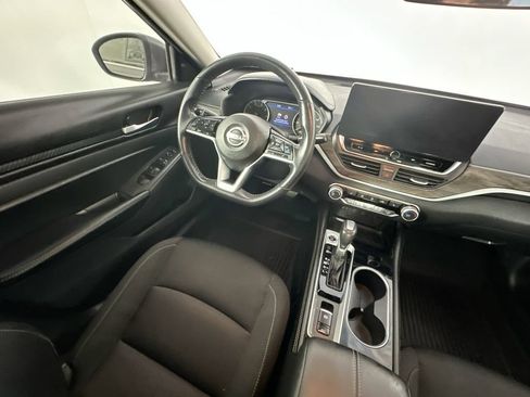 Used 2024 Nissan Altima 2.5 SV w/ SV Premium Package FWD image 9