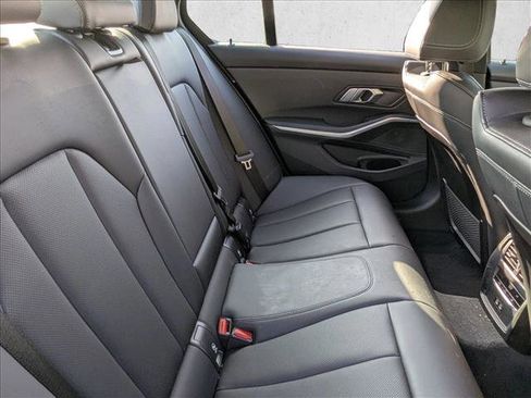 Used 2023 BMW 330i Sedan w/ Premium Package image 22