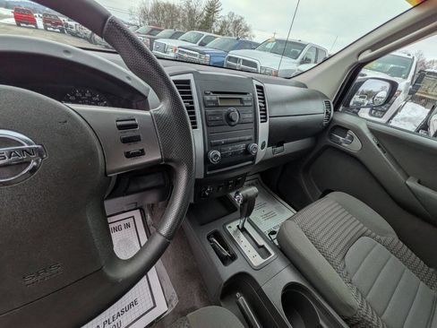 Used 2010 Nissan Frontier SE w/ SE Value Truck Pkg image 15