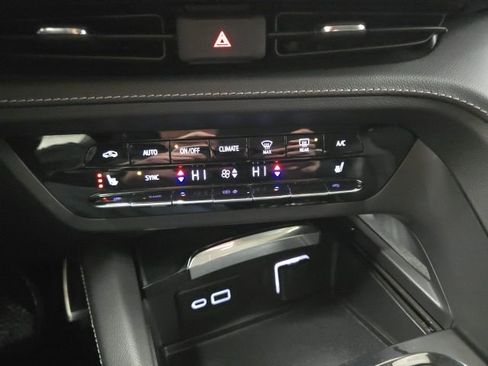 Certified 2022 Buick Envision Essence w/ Sport Touring Package image 15