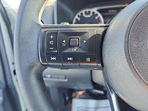 Used 2023 Nissan Rogue S image 23