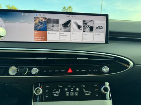 Used 2026 Genesis GV70 2.5T Select image 12