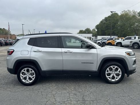 Used 2024 Jeep Compass Latitude AWD/4WD image 9