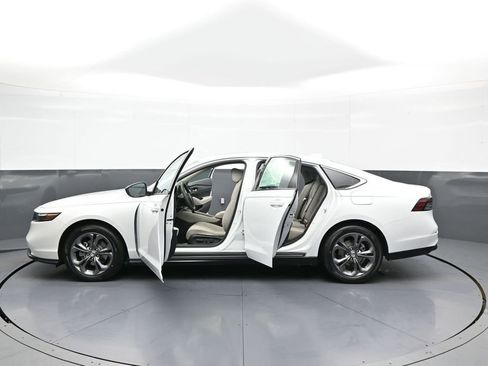 Certified 2023 Honda Accord EX image 43