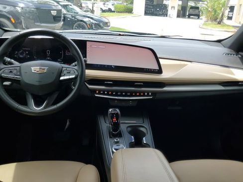 Certified 2024 Cadillac XT4 Luxury image 14