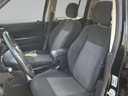 Used 2016 Jeep Patriot Latitude AWD/4WD image 23