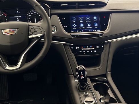 New 2025 Cadillac XT6 Luxury image 16