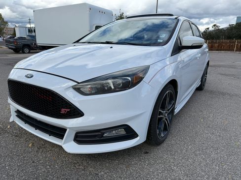 Used 2016 Ford Focus ST w/ Equipment Group 402A image 2