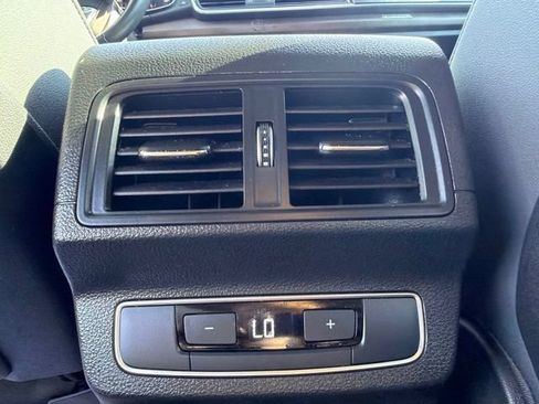 Used 2022 Audi Q5 2.0T Premium w/ Convenience Package AWD/4WD image 19