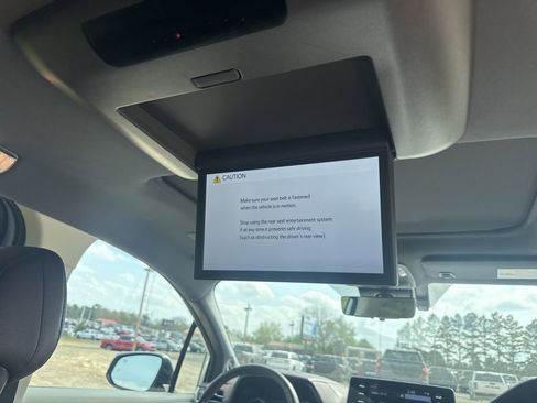 Used 2023 Toyota Sienna Platinum image 15