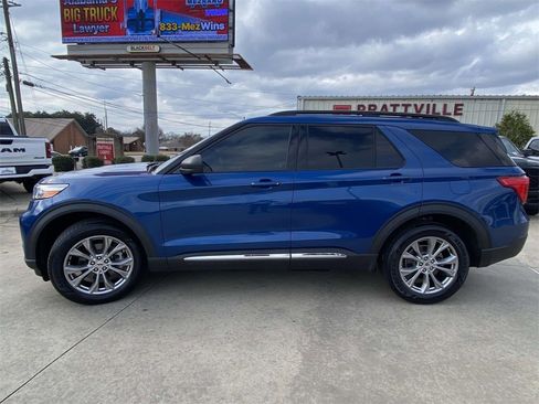 Used 2022 Ford Explorer XLT w/ Equipment Group 202A image 5