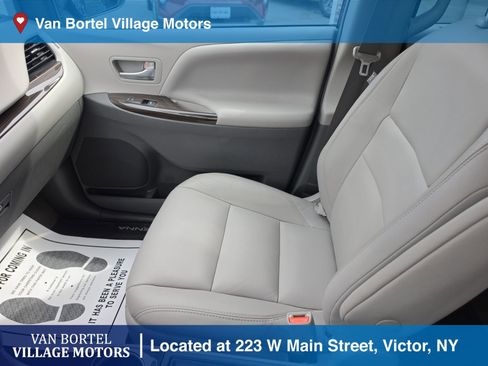 Used 2018 Toyota Sienna XLE w/ XLE Navigation Package image 25